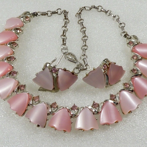 Vintage Coro Pink Thermoset Silver Tone Link Collar Necklace & Clip Earrings Set - Picture 3 of 11